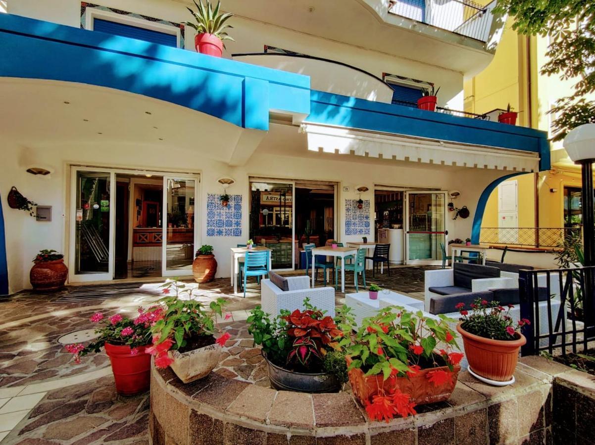 Hotel Adria B&B - Colazione fino alle 12 Misano Adriatico Esterno foto