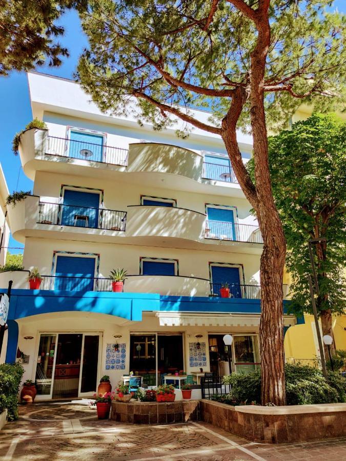 Hotel Adria B&B - Colazione fino alle 12 Misano Adriatico Esterno foto